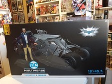 DC Multiverse Batman dark véhicule Tumbler with Lucius Fox Batmobile 45 cm