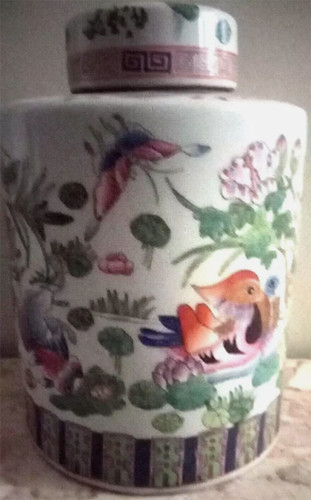 Ancien pot couvert à - /,