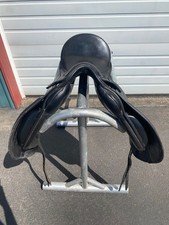 18” Medium County Connection English dressage saddle