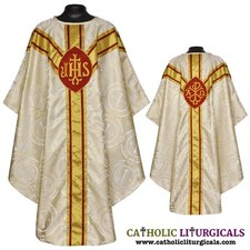 Vêtement gothique en or