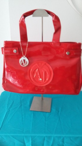Sac porte main vernis rouge - main,