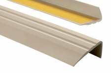 Nez de marche profil d’angle PVC auto-adhésif 50x25mm antidérapant 80-200cm