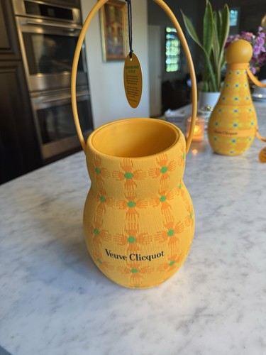 Veuve clicquot champagne - veuve,