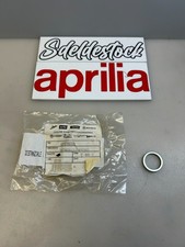 1 entretoise aprilia ap8206584