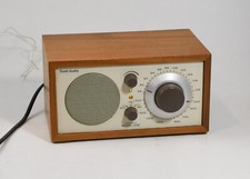 Tivoli Audio Model One radio  Henry Kloss avec son antenne