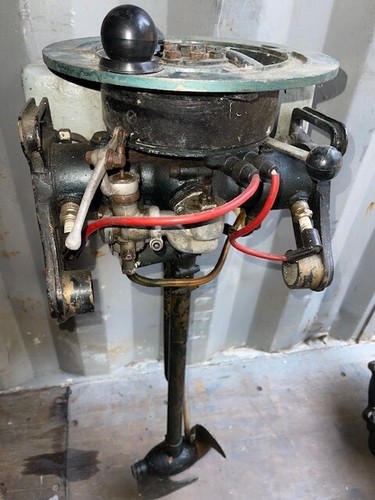 Petit moteur bateau - petit,