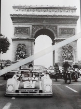 Photo RENAULT ALPINE V6  ref a14 vue de Paris