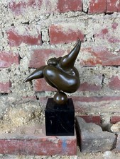 Bronze femme acrobate dans le