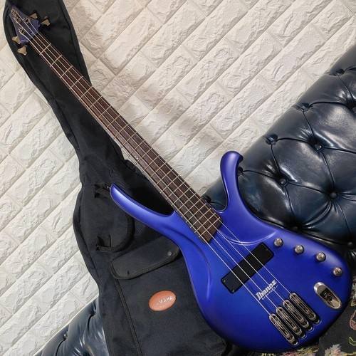 Guitare basse électrique