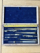 Ancien Coffret à Compas  –