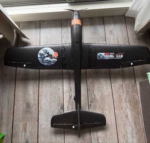 Avion auto fabriqué f4u - rc,