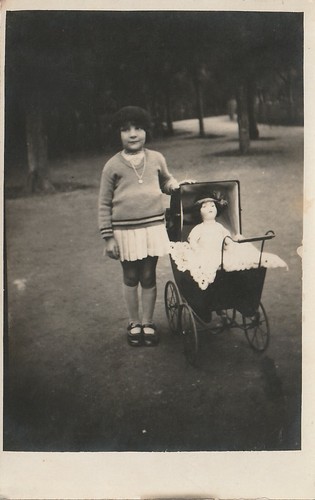 Photo fillette avec poupée - avec,