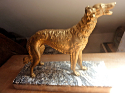 Grande sculpture lévrier - de,