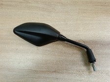 UN RETROVISEUR RETRO DROIT