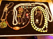 lot bijoux vintage colliers