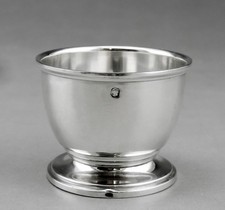 Ancien coquetier sur