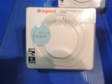 1 prise de courant celiane