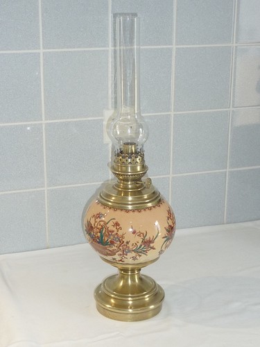 Très jolie lampe pétrole - à,
