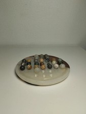 Jeu solitaire en pierre