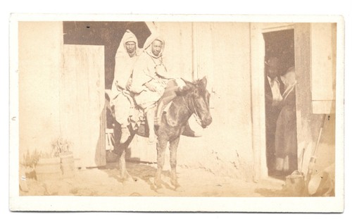 Deux hommes arabes burnous - deux, en