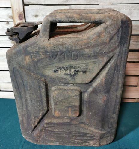 Ancien jerrycan militaire - jerrycan, wd