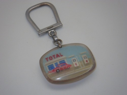 Station total avec voiture - station,