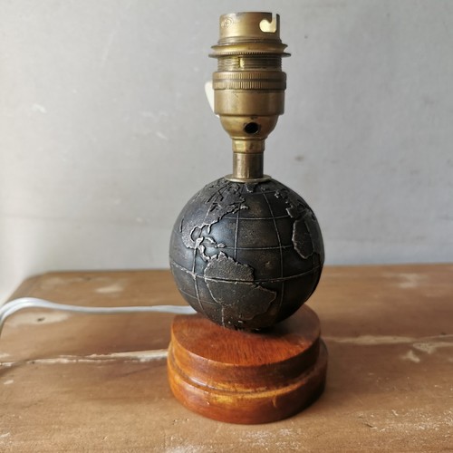 Pied lampe mapmonde en - de,