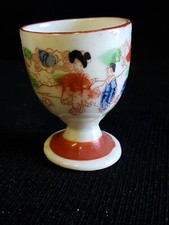 Coquetier en porcelaine du japon H 6cm Diam. 4.5cm