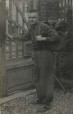 ANTIQUE PHOTO - VINTAGE SNAPSHOT - MEN'S WALKER HIKING BACKPACK FASHION 