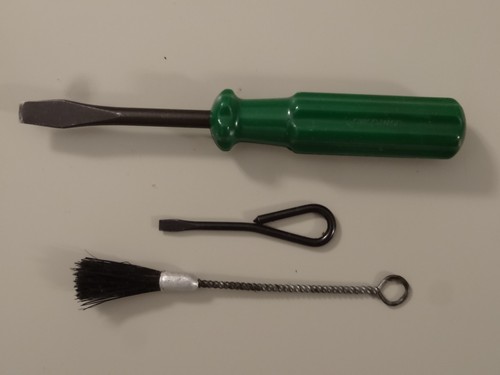 Lot tournevis 1 brosse - 2, +