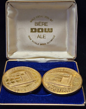 Lot 2 médailles réplique Brasserie Dow 1968 + coffret original Monde Selection