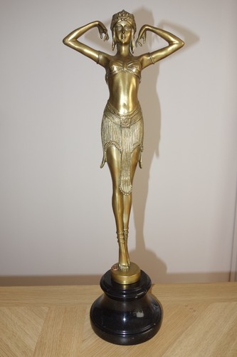 Sculpture bronze statue - /,