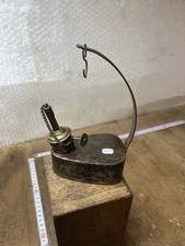 ancienne lampe à huile fer