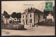Old postcard Genlis / Côte-d'Or, house with passers-by in front of the wooden fence 1923 