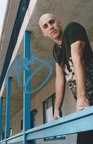 Tyrone wells signed - wells, autograph