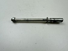 AXE ROUE AVANT DERBI SENDA 125