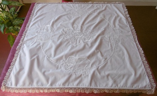 Nappe entourée dentelle - entourée, de