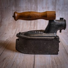 Ancien fer à repasser à