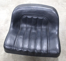 SNAPPER 28" HI-VAC M280919B ( 84316 ) SEAT 7028650