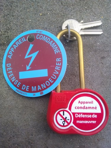 Cadenas de condamnation - x,