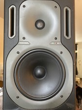 Behringer Truth B2031A  High Resolution Active 2-Way Reference Studio Monitor