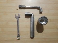OUTILLAGE Lot de 4 OUTILS facom en tres bon état. 