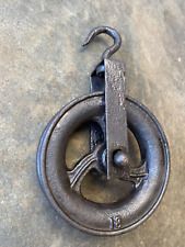 Ancienne  poulie en fer et