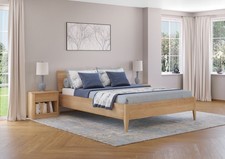 Lit double non métallique en hêtre pieds coniques 160x200 avec accessoires 