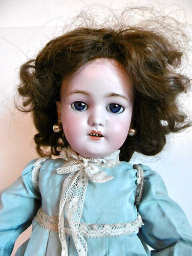 Jolie poupée ancienne simon - jolie,