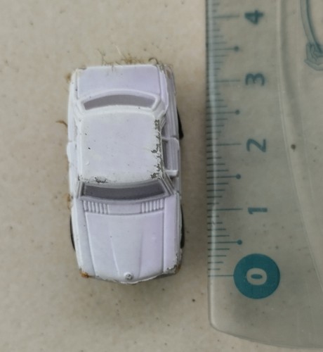 Voiture blanche micro - micro, machines