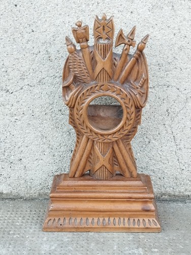Porte montre bois - porte, sculpte