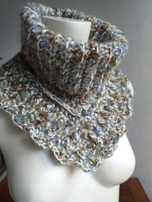 Col roulé plastron au crochet