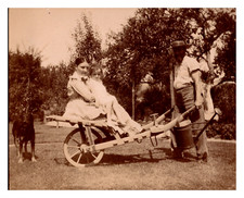 Au jardin en brouette, vers 1890 Vintage albumen print. Tirage albuminé  9