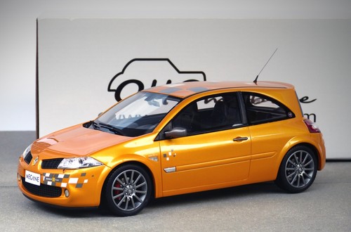 Ottomobile renault - 1/18,